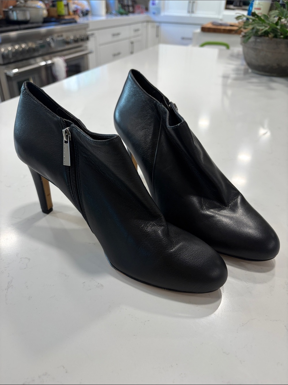 Vince Camuto Black Corra Bootie Leather Ankle Boot W 9 / 39